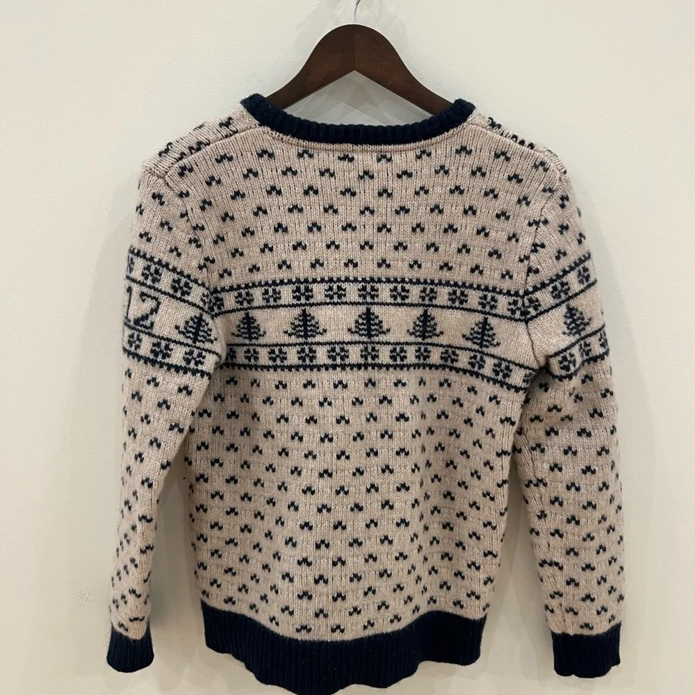 Vintage L.L. Bean Women's Cream and Navy Fisherman’s Lamb Wool Sweater - Picture 5 of 5